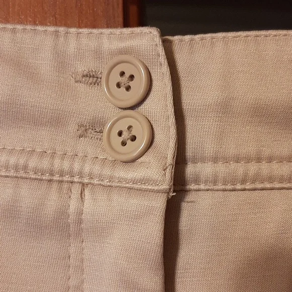 Tan capris - Picture 2 of 8